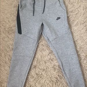 Brand new Nike fleece tech jogger size Medium